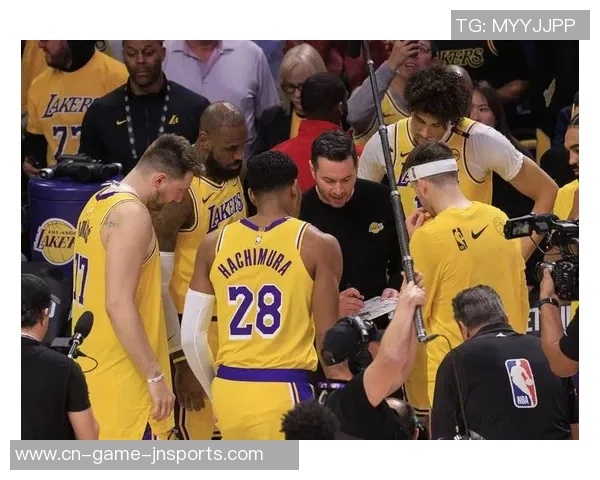 狂轰143分！湖人三当家与上季双料MVP并排！美媒提问：他是否更超卓？